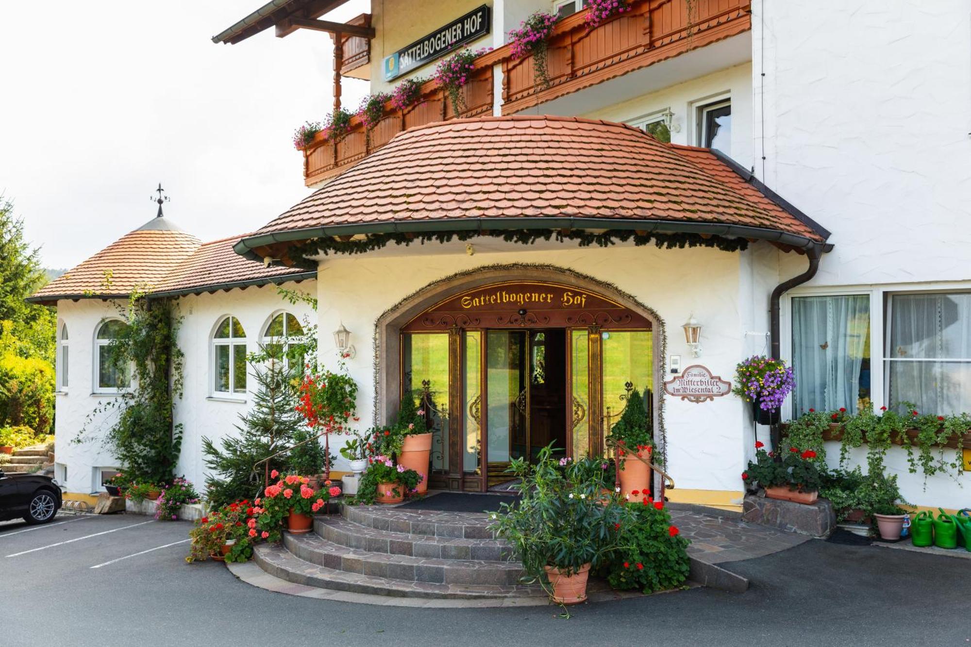 Sattelbogener Hof